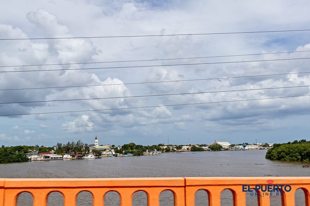 Vista de San Pedro de Macorís desde el puente sobre el río Higuamo